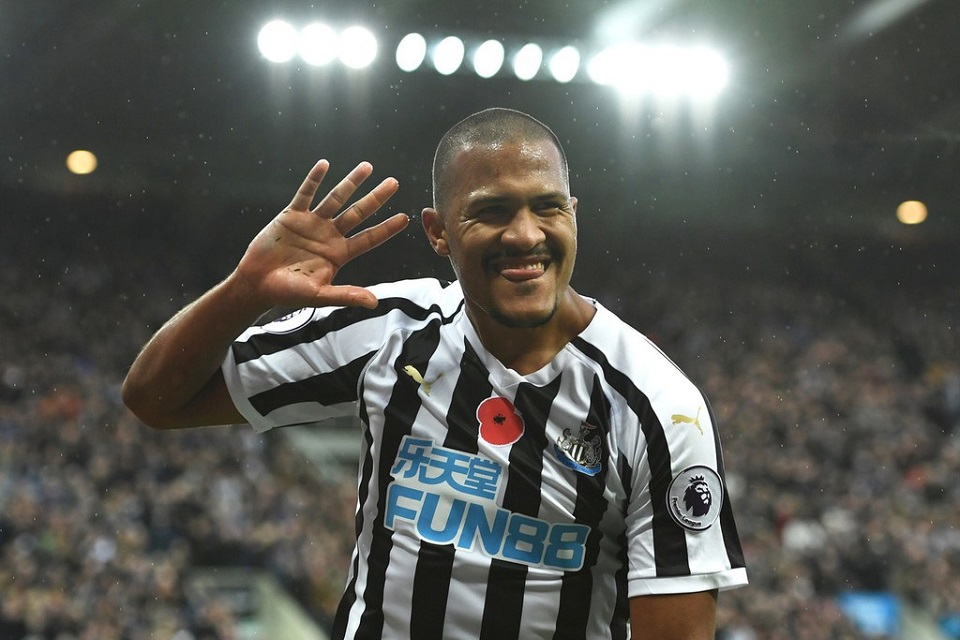  西汉姆联主场惨败于纽卡斯尔联陷入保级泥潭形势危急  